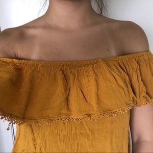 Off shoulders crop top